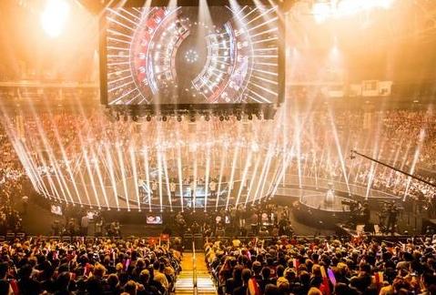 连锁崩盘 连锁崩盘