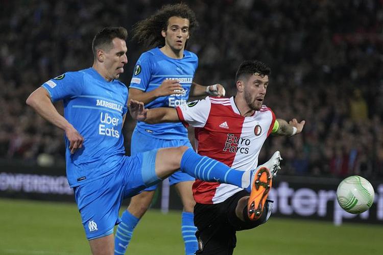 而统一着装 而统一着装